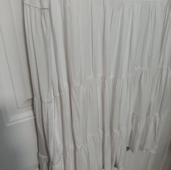 New White Sunmer Ruffle Dress / Size 2X - Picture 5 of 7